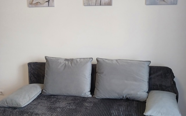 Yevrodvushka Ryadom S Metro V Novom Zhk Apartment