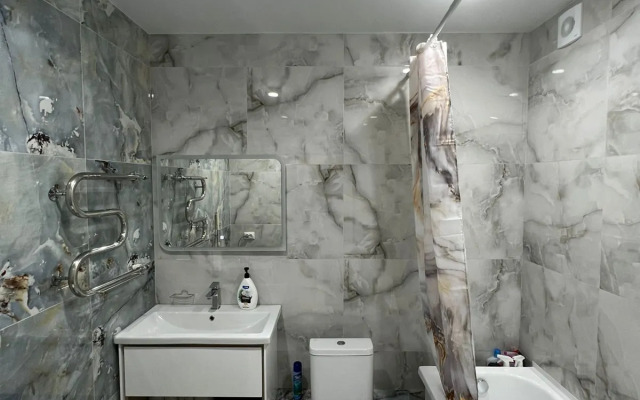 Квартира 2-комнатная квартира на улице Александра Курынова 4