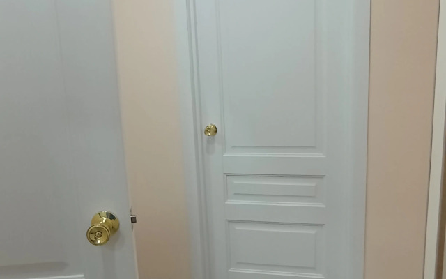 Dvukhkomnatnye apartamenty vozle Kremlya, nedaleko Ds Kristal Flat
