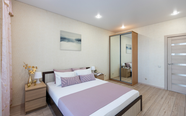 Sutkiufa Na Ulitse Entuziastov Apartments