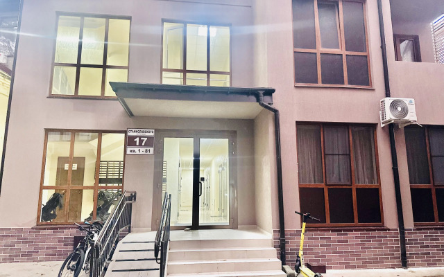 Na Naberezhnoy Apartments