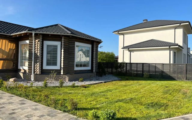 U Baltiyskogo Morya Private House