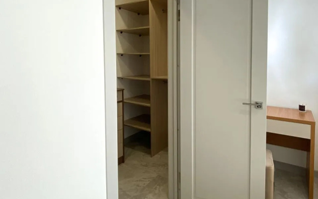 Апартаменты с кроватью 180 см, ванной и панорамными окнами, 16 этаж