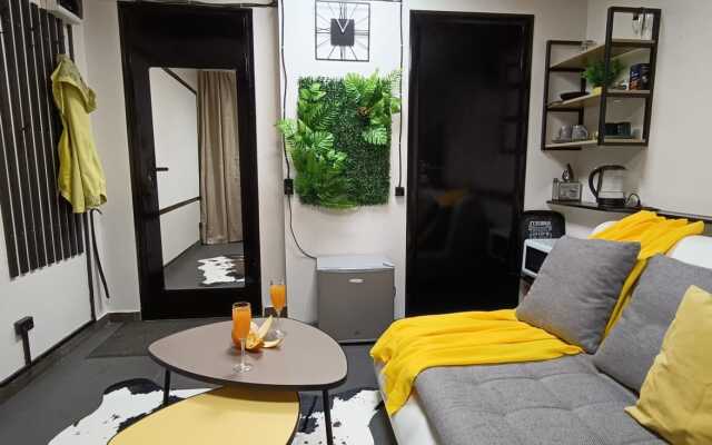 Kino Apartament Na Komsomolskoy Apartments