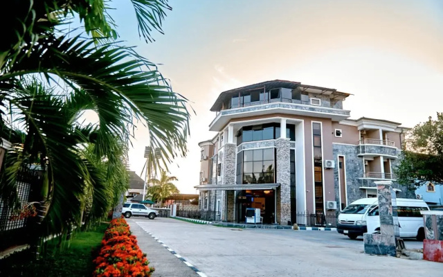 Отель Madina Residences