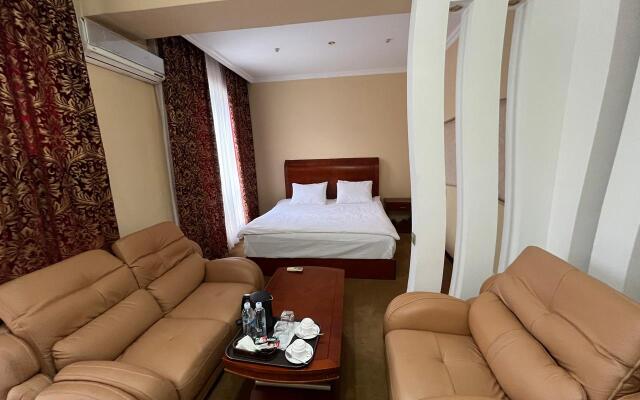 Hotel Luxurious