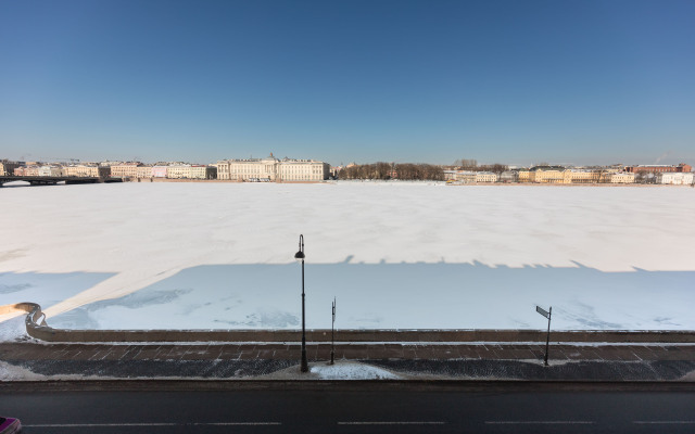 a.m. Rooms Neva (Angliyskaya Naberezhnaya) Apartments