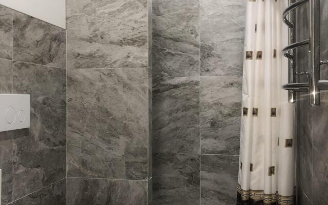VIP Krasivye Glazki Flat
