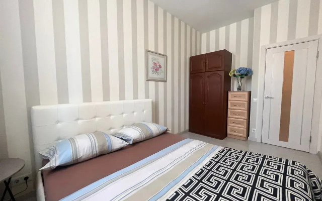 Vozle Tsuma, Metro Ploschad Kolasa Apartments