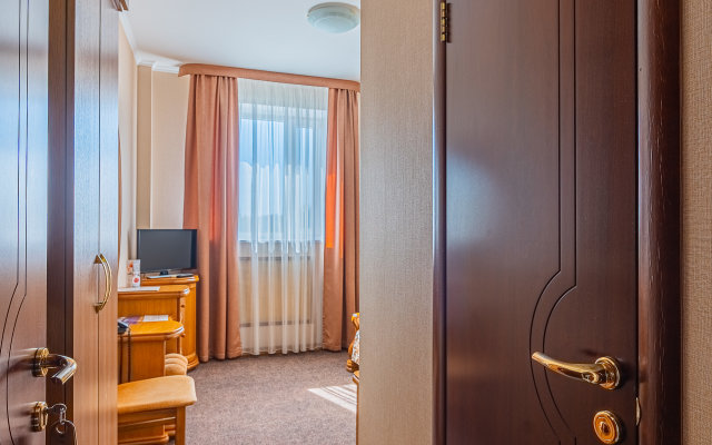 Saratovskaya Hotel