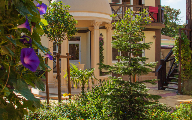Izumrudnyij Guest House