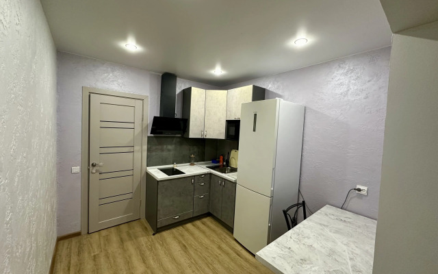 Dvuhkomnatnye Na Pervom Etazhe S Otdel'nym Vhodom Uzhurskaya Den' & Noch' 9 Apartments