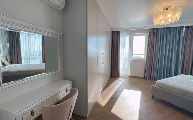 Dvuhkomnatnye MorskayaSimfonya-2 lyuks s panoramoy na more basseynom Apartments