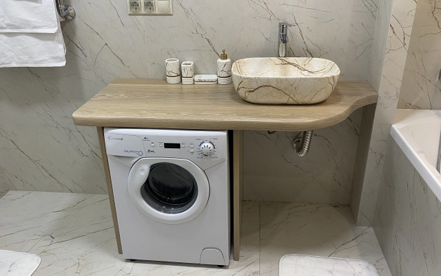 Апартаменты двухкомнатные ВИП 5 Дворик Друзей