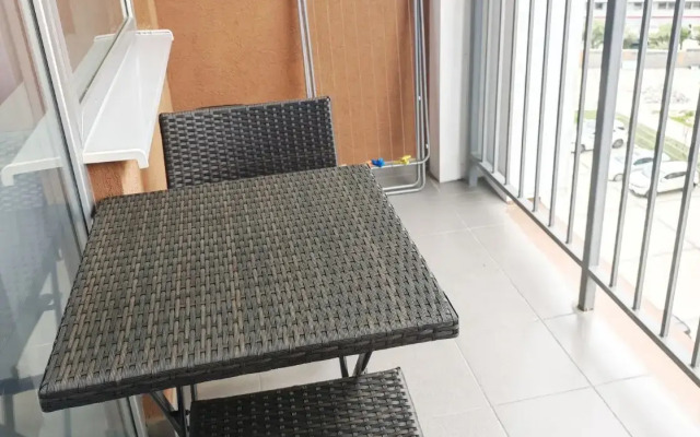 S Dizaynerskim Remontom I Vidom Na More Flat