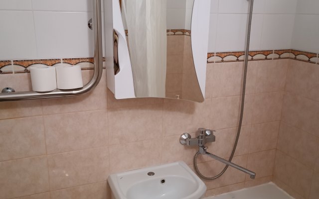Studiya Na Yekaterinenskoy 6/1 Apartments
