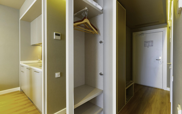 Alliance Palace by Grand City Apartment Hotel
