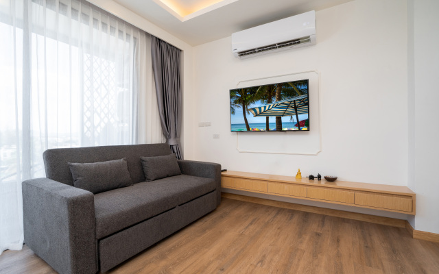 Aristo Beach Resort condo by Roominger Hotel