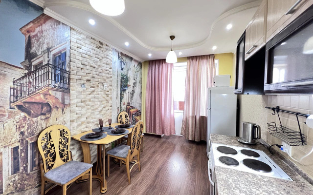 S Sovremennym Remontom I Bytovoy Tekhnikoy Flat