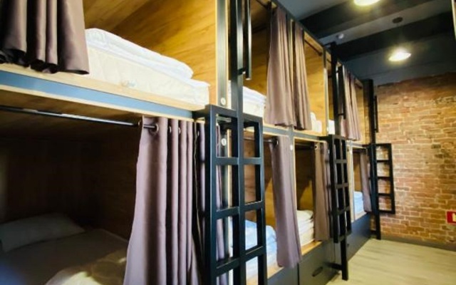 Sigale Capsule Hotel