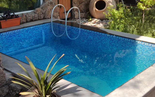 Hin Yerevantsi Hotel