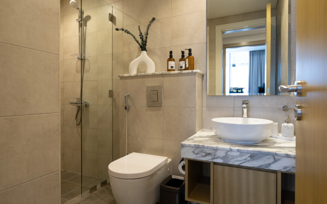 Apartment Keyrock Living: Exclusive Luxury at Aykon Tower