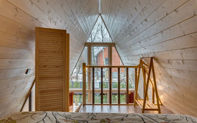 Частный дом Увеличенный А-фрейм Сад с баней и чаном