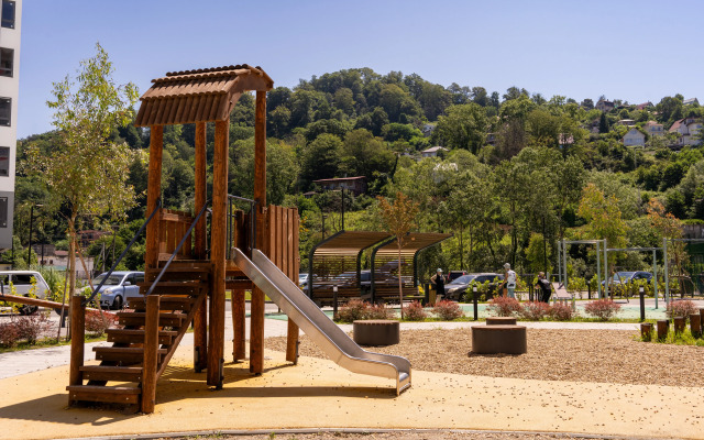 Patio Uk Atmosfera S Vidom Na Gory Apartments