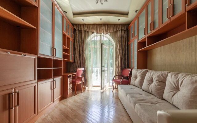Ulitsa Krenkelya 6-8s3 Private House