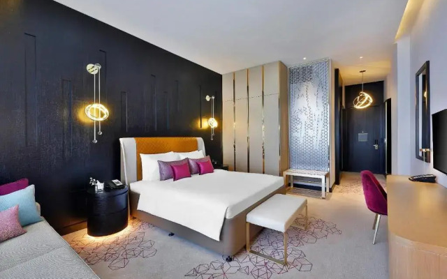 AlRayyan Hotel Doha, Curio Collection by Hilton
