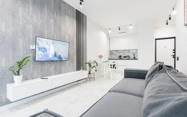Dizaynerskiye na 24 Etazhe s Ponoramnymi Oknami Apartment