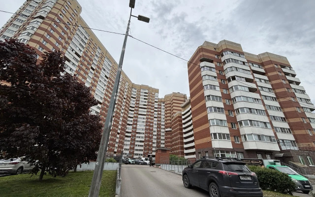U metro Mezhdunarodnaya Flat