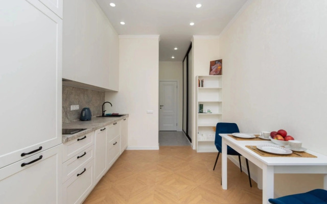 37m s Krovatyu i Divanom Apartment