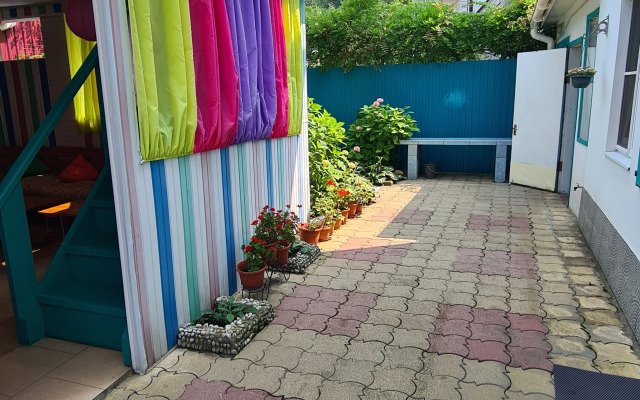 Uyut Loo Guest House