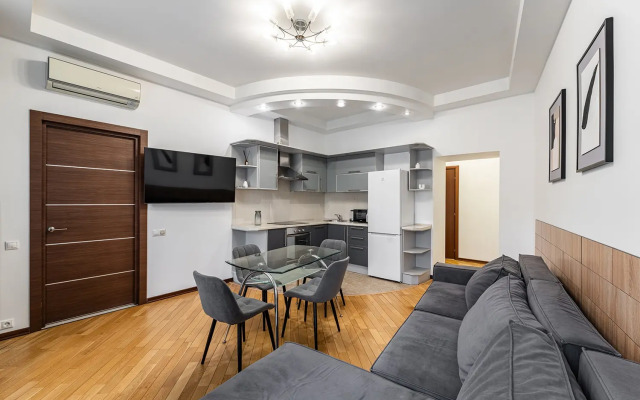 Квартира Просторная квартира с 2 спальнями на Цветном бульваре