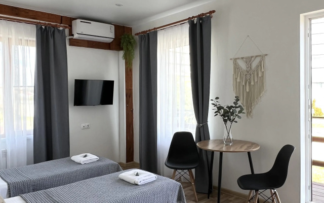 Podsolnuh Village Guest House
