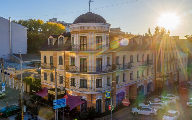Gostinichno-restorannyj kompleks Attache Hotel