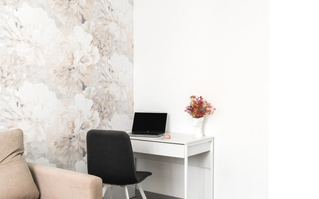 Апартаменты-студия Цветы 30 кв.м. с двуспальным диваном и панорамными окнами, 4 этаж