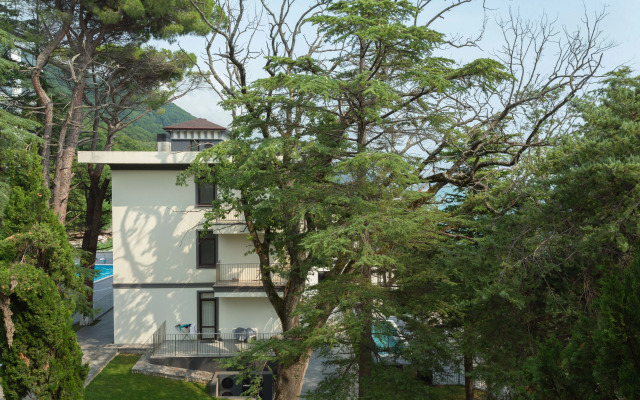 Poslednij Etazh Leta - Stilnaya Studiya u Morya v Sochi (Ashe) Apartments