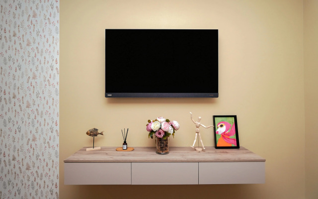 Квартира студия с лоджией и видом на лесной массив