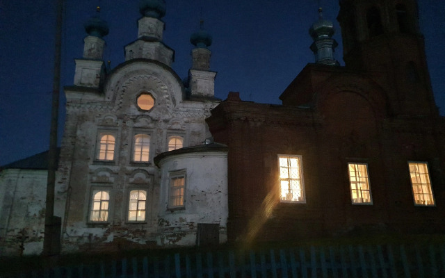 V Starinnom Osobnyake  voskresenskaya - Pamyatnik Provintsialnogo Klassitsizma Flat