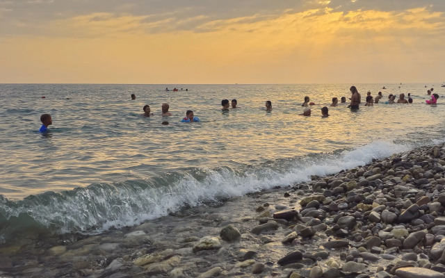 Gde Pahnet Letom - Stilnaya Studiya u Morya v Sochi (Ashe) Apartments