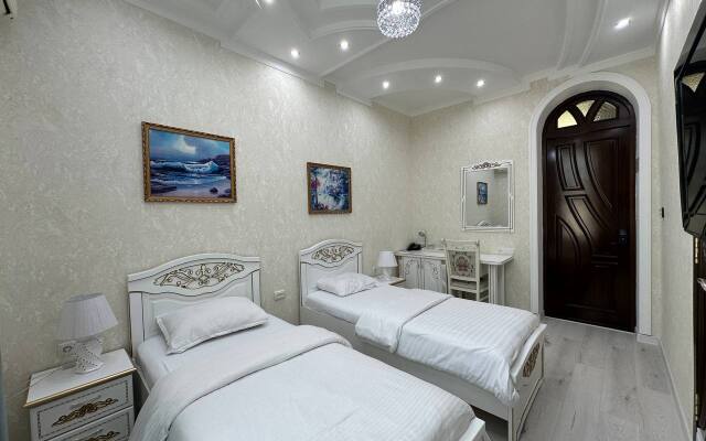 Ideal Hotel