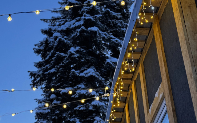 Частный дом с видом на лес и горы