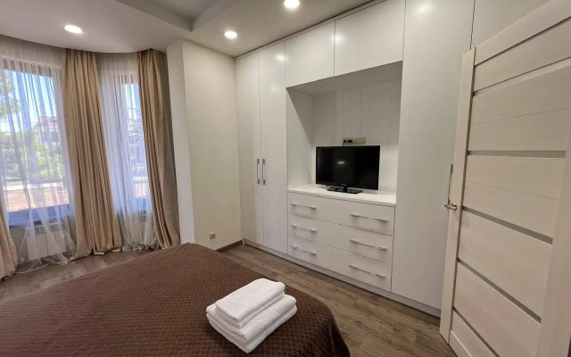 2-K U Morya Posutochno V Tsentre Myckhako Flat