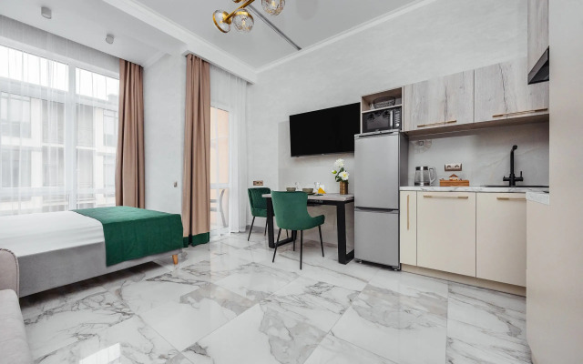 V Siriuse, studiya Flat