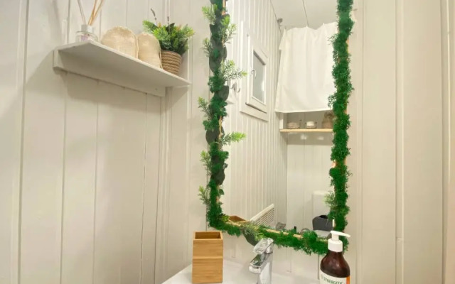 TinyDacha Mozhzhevelnik Glamping