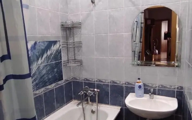 Posutochno Dvukh Komnatnaya Ryadom S Trts Planeta Flat