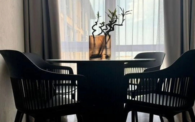 Dizaynerskaya Dvukhurovnevaya S Vidom Na More Flat