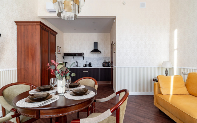 Квартира Евро-Двухкомнатная с Видом на Канал и Высокими Потолками